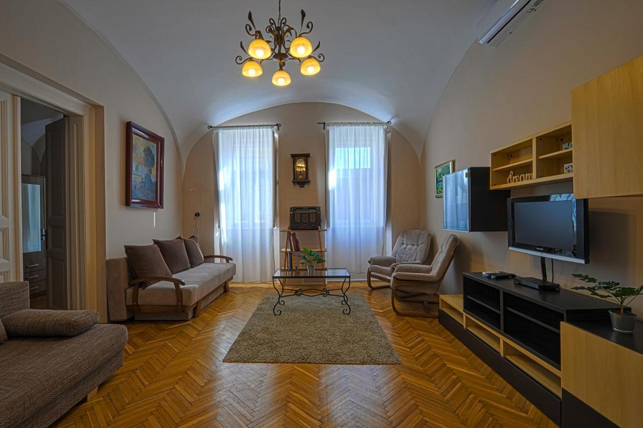 Demetrovics Udvarház Eger Esterno foto