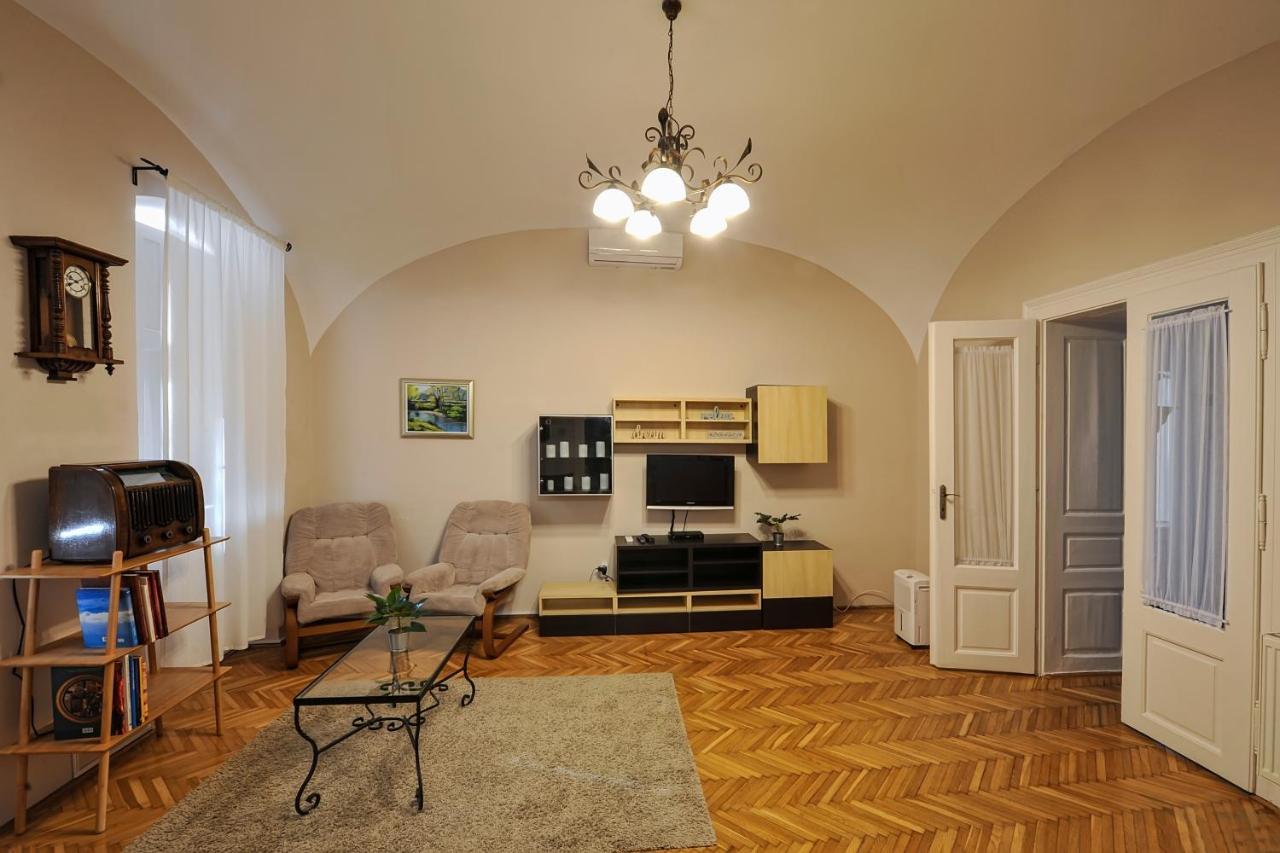 Demetrovics Udvarház Eger Esterno foto